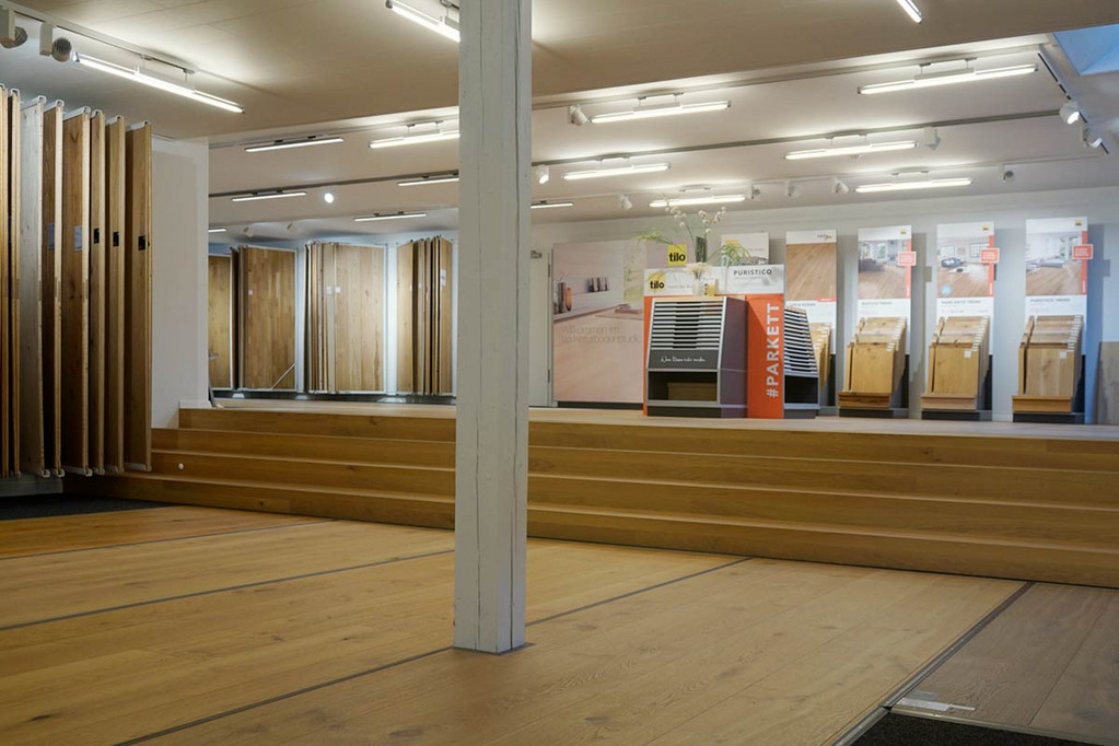 Original verlegte Parkettböden und Mustertafeln in der Parkett Ausstellung in der Nähe von München