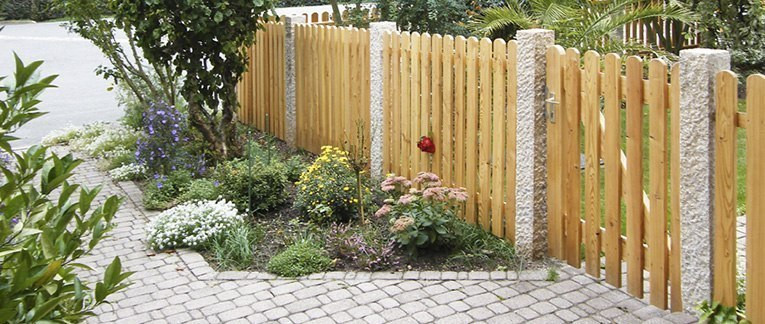 Schöne Vorgartenzäune in Erding