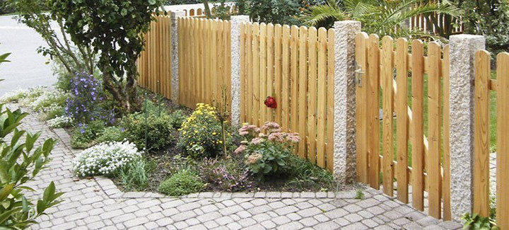 Schöne Vorgartenzäune in Erding